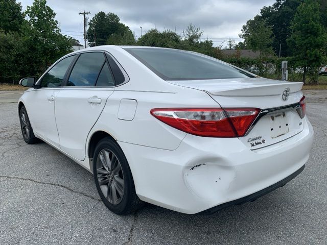 2016 Toyota Camry XLE 3