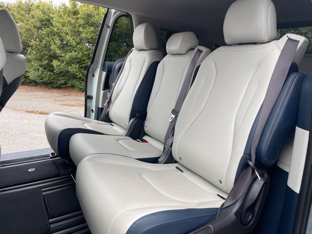 Used 2025 Kia Carnival Hybrid Van