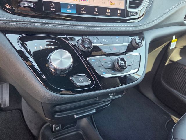 New 2026 Silver Chrysler Select image 23