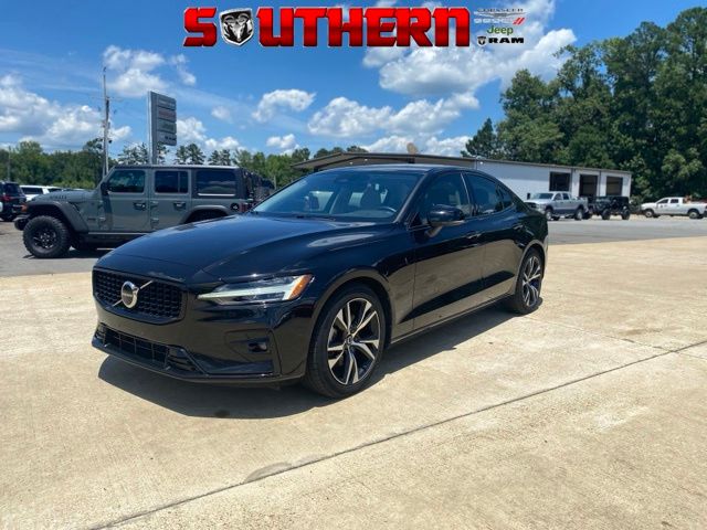 2024 Volvo S60 B5 Core Dark Theme AWD