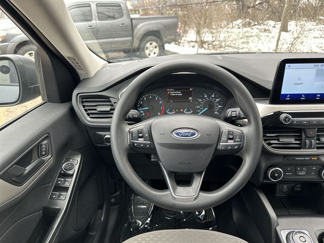 Used 2022 Blue Ford SE image 13