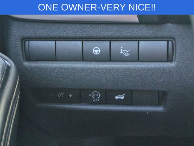 Used 2023 White Nissan Platinum image 19