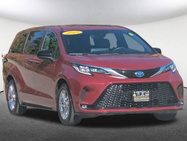 2023 Toyota Sienna XSE 2