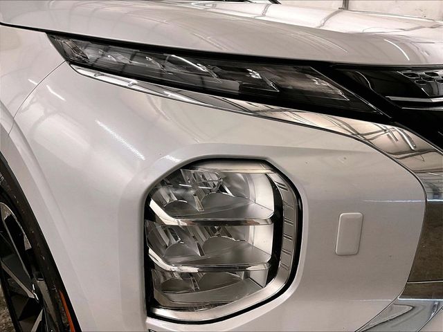 2022 Mitsubishi Outlander SEL White at Auto Express Mitsubishi