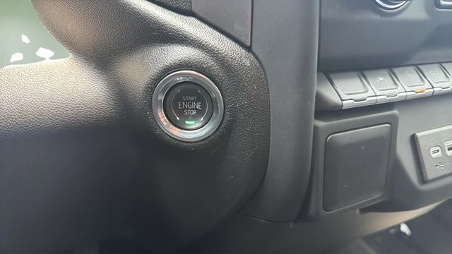 Used 2025 White Chevrolet Custom image 22