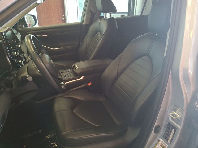 Used 2021 Toyota Highlander SUV