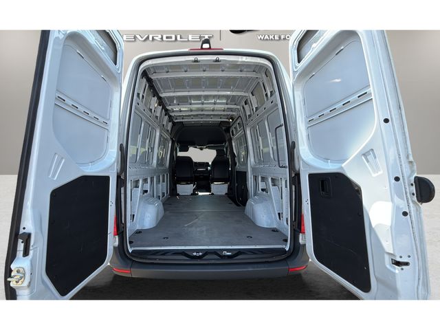 Used 2025  Mercedes-Benz Cargo 144 WB image 31