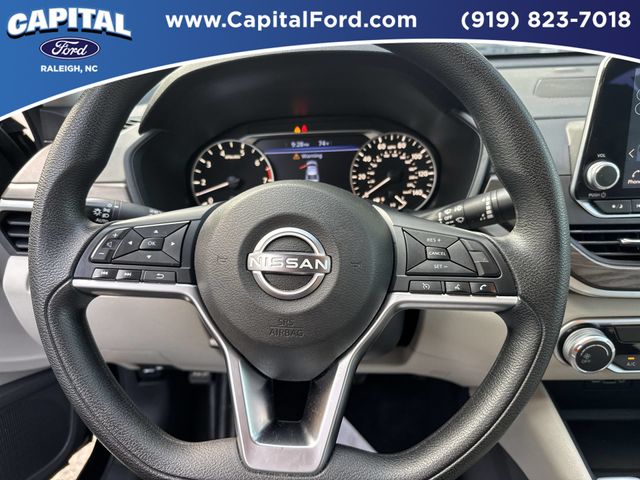 Used 2025 Black Nissan 2.5 SV image 24