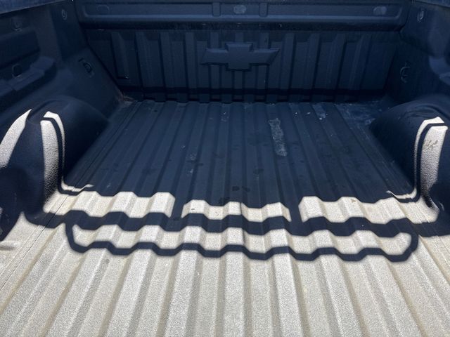 Used 2022 White Chevrolet Z71 image 10