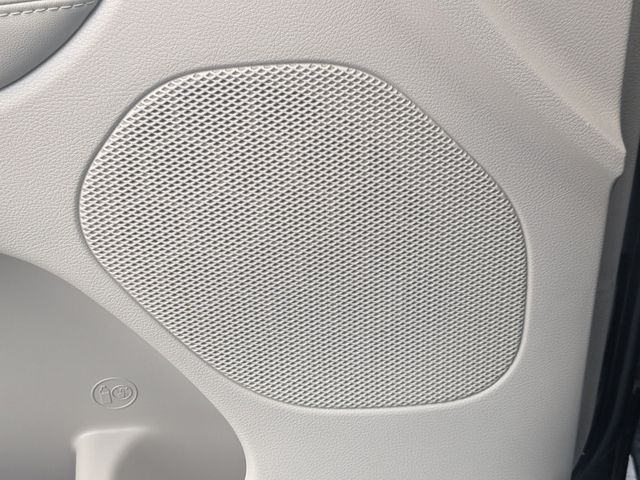 2018 Jeep Grand Cherokee - Image 17