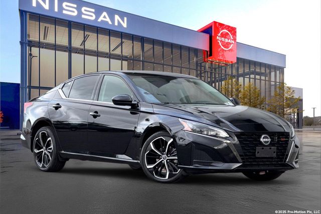 Super Black Clearcoat 2023 Nissan Altima 2.5 SR AWD Sedan All-Wheel Drive Continuously Variable Transmission