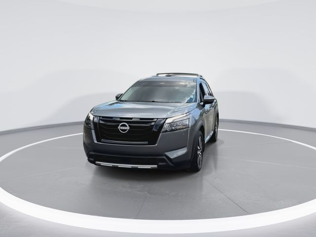 Used 2025 Gray Nissan Platinum image 4