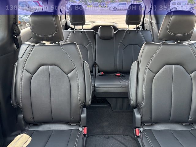 New 2025 Chrysler Pacifica Select 4D Passenger Van