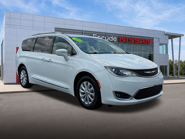 Bright White Clearcoat 2019 Chrysler Pacifica Minivan Front-Wheel Drive 9-Speed Automatic