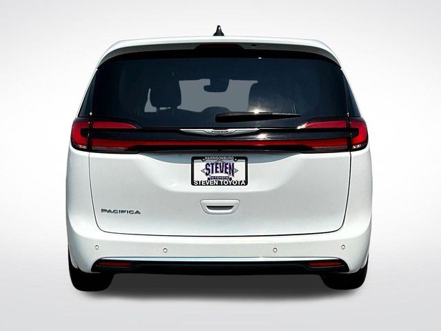 Used 2024 Chrysler Pacifica Van