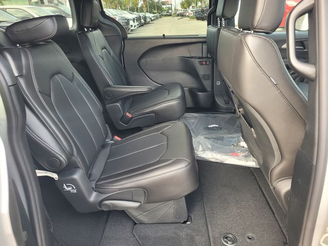 New 2026 Silver Chrysler Select image 13