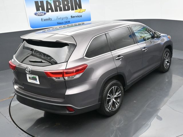2019 Toyota Highlander LE photo