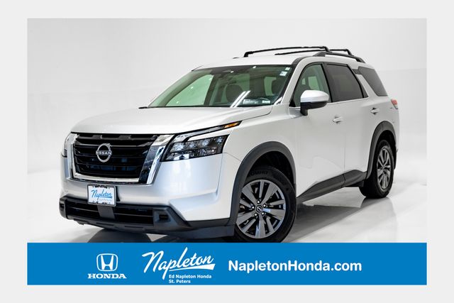 Brilliant Silver Metallic 2023 Nissan Pathfinder SUV / Crossover All-Wheel Drive 9-Speed Automatic