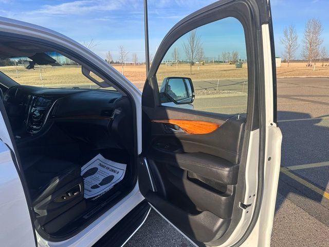 2017 Cadillac Escalade Luxury