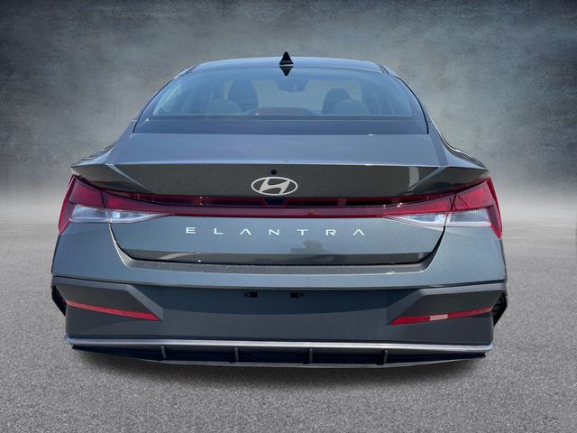 2024 Hyundai Elantra SE 4