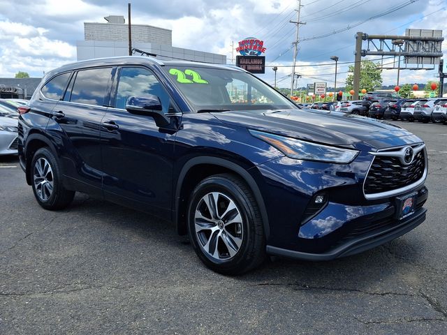 Gray 2022 Toyota Highlander SUV / Crossover All-Wheel Drive 8-Speed Automatic