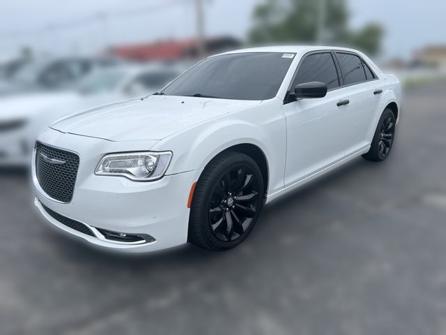 Bright White Clearcoat 2019 Chrysler 300 Sedan Rear-Wheel Drive 8-Speed Automatic