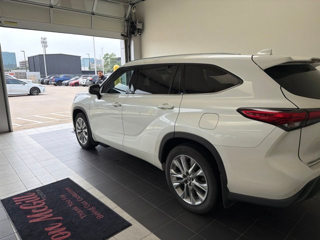 2021 Toyota Highlander Limited White at Bayway Cadillac Southwest