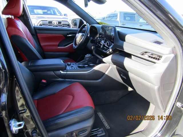 used 2023 Toyota Highlander car, priced at $36,999