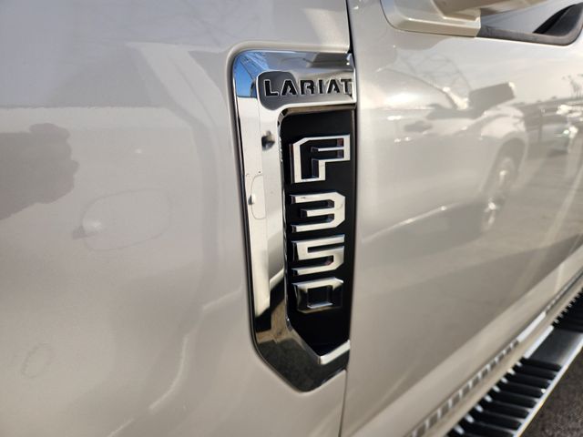 2018 Ford F-350SD Lariat White at Autostrade