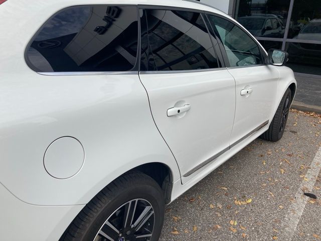 White 2017 Volvo XC60 SUV / Crossover Front-Wheel Drive Automatic
