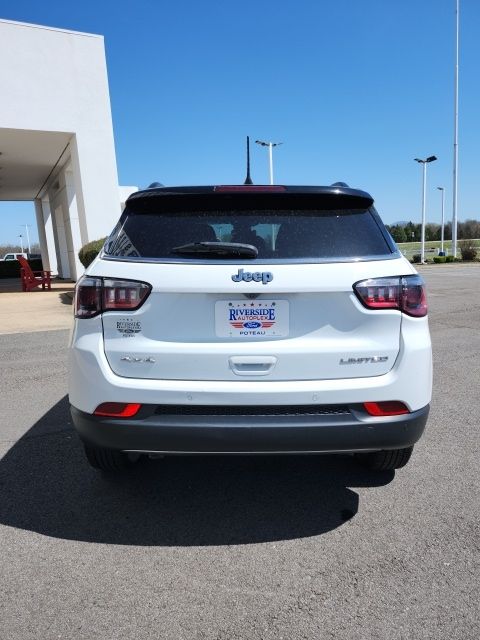 Used 2024 White/off-white Jeep Limited image 4