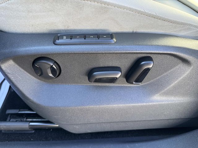 2018 Volkswagen Tiguan - Image 25