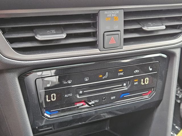 2025 Volkswagen Taos SE Black - Photo 20