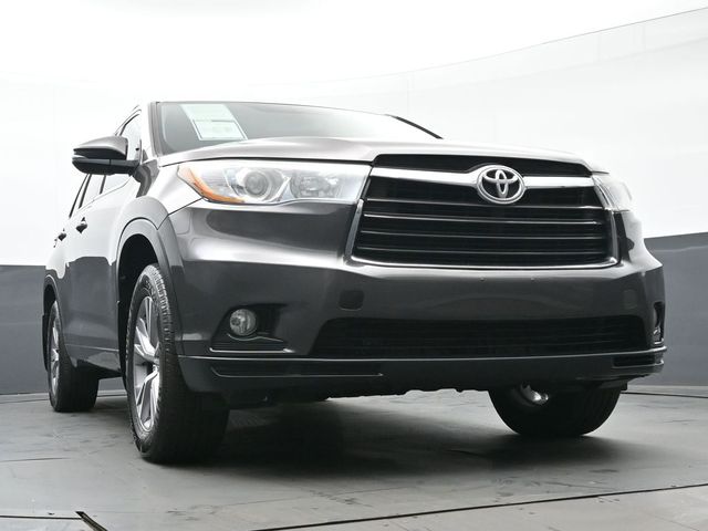 2016 Toyota Highlander LE Plus V6 34