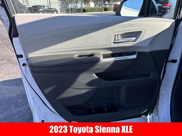 2023 Toyota Sienna XLE 4