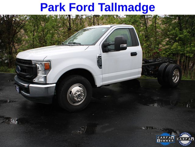Oxford White 2022 Ford F-350 Super Duty Chassis Pickup Truck 4X2 Automatic