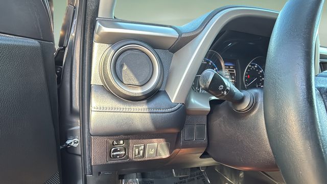 Used 2018 Gray Toyota XLE image 24