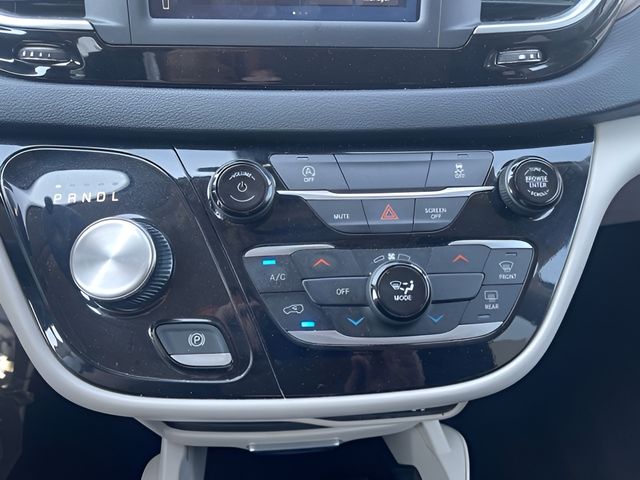 Used 2023 Chrysler Voyager Van
