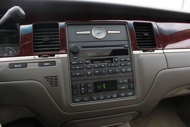 Used 2003 Silver Lincoln Signature image 12