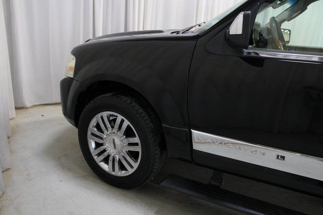 Used 2008 Black Lincoln Base image 8