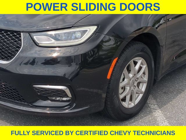 Used 2025 Chrysler Pacifica Van