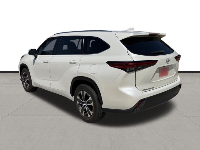 2021 Toyota Highlander XLE White at Don McGill Toyota