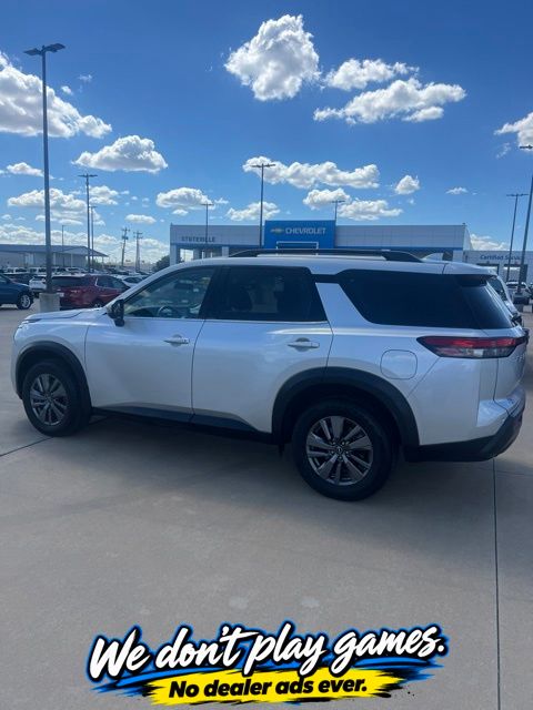 Brilliant Silver Metallic 2024 Nissan Pathfinder SUV / Crossover Front-Wheel Drive 9-Speed Automatic