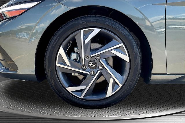 Used 2024 Hyundai Elantra Sedan
