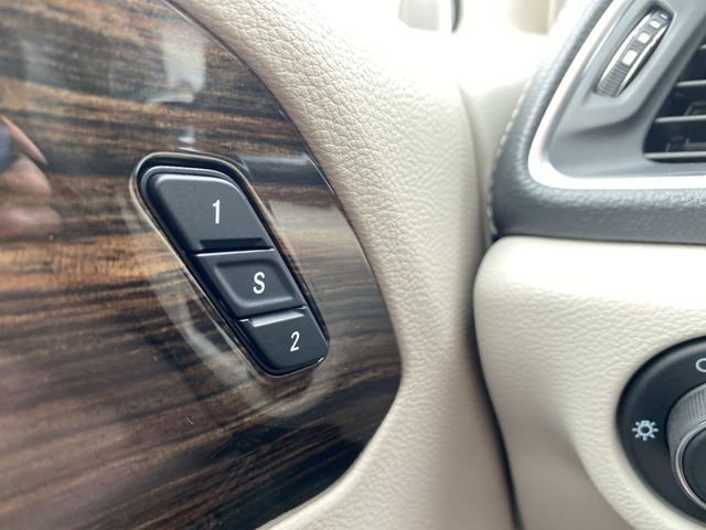 2023 Chrysler Pacifica Limited photo
