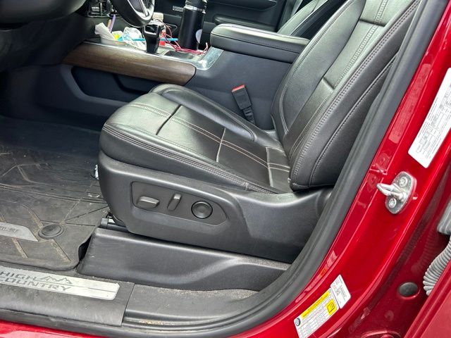 Used 2022  Chevrolet High Country image 21