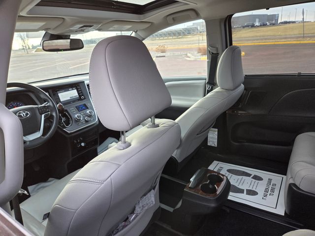 2019 Toyota Sienna XLE Auto Access Seat
