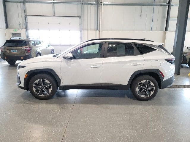 2025 Creamy White Pearl Hyundai Tucson Hybrid SEL Convenience AWD SUV