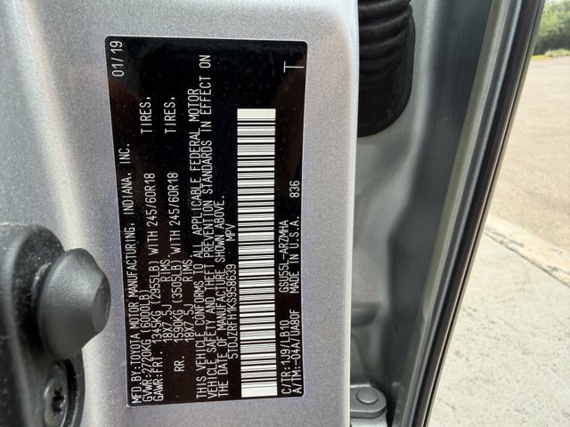 2019 Toyota Highlander XLE Silver at Toyota of Victoria