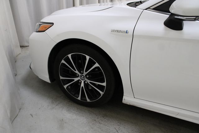 Used 2019 White Toyota SE image 33